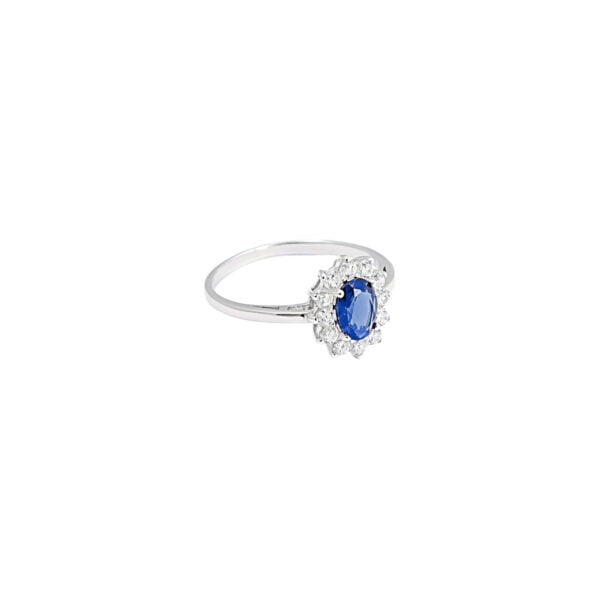 Srebrny pierścionek typu markiza z cyrkoniami. Kolor niebieski.