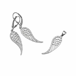 Srebrny komplet biżuterii w kształcie ażurowego skrzydła. Kolczyki i zawieszka zdobione cyrkoniami.