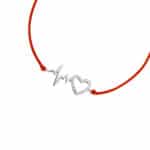 Srebrna bransoletka na czerwonym sznurku z serduszkiem i linią życia. Serduszko wysadzane cyrkoniami.