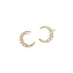 Srebrne kolczyki w kształcie półksiężyca z zapięciem typu sztyft. Kolczyki wysadzane cyrkoniami. Kolor pozłacany.