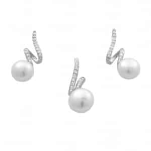 Srebrny komplet biżuterii z perłami i cyrkoniami.