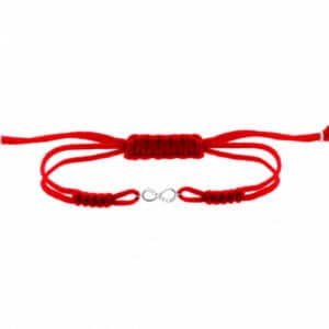 Srebrna bransoletka na czerwonym, plecionym sznurku z motywem nieskończoności.