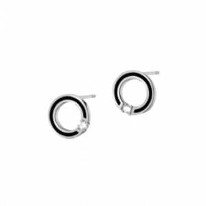 Srebrne kolczyki sztyfty w kształcie oponki z czarną emalią.