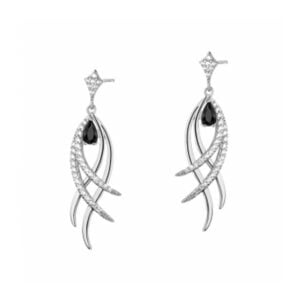 Srebrne wiszące długie kolczyki z zapięciem typu sztyft zdobione cyrkoniami.