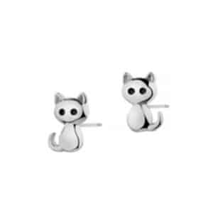 Srebrne kolczyki sztyfty w kształcie siedzącego kotka.