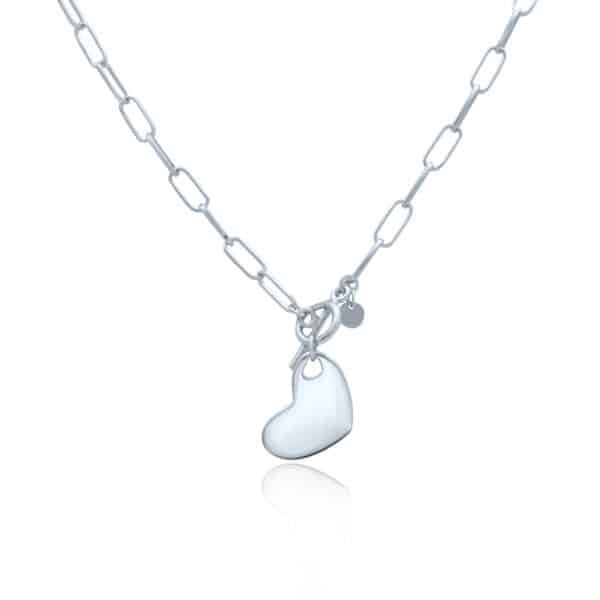 Srebrny naszyjnik o splocie paper clip z zawieszką w kształcie gładkiego serca. Zapięcie typu toggle.
