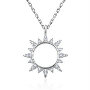 srebrny naszyjnik z ozdobą w kształcie słońca z promieniami wysadzanymi cyrkoniami