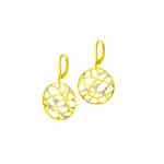 pozłacane kolczyki wiszące na biglu angielskim w formie okrągłego ażurka z pojedynczymi cyrkoniami wewnątrz