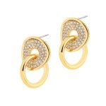 pozłacane kolczyki wkrętki o okrągłym bogato zdobionym cyrkoniami elemencie z dziurką w środku przez którą przewieszone jest gładkie kółeczko